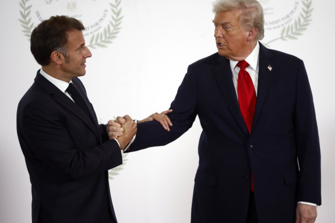 Тръмп публикува лични SMS-и с ласкателства от Макрон и Рюте